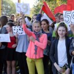 10.10.2014 Happening w 4 LO. Szkoła walczy o pieniądze z budżetu obywatelskiego na remont boiska / Stanisław Blinstrub / Radio Kielce