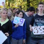 10.10.2014 Happening w 4 LO. Szkoła walczy o pieniądze z budżetu obywatelskiego na remont boiska / Stanisław Blinstrub / Radio Kielce