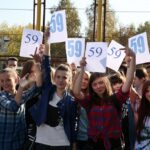 10.10.2014 Happening w 4 LO. Szkoła walczy o pieniądze z budżetu obywatelskiego na remont boiska / Stanisław Blinstrub / Radio Kielce