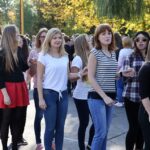 10.10.2014 Happening w 4 LO. Szkoła walczy o pieniądze z budżetu obywatelskiego na remont boiska / Stanisław Blinstrub / Radio Kielce