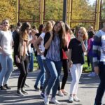 10.10.2014 Happening w 4 LO. Szkoła walczy o pieniądze z budżetu obywatelskiego na remont boiska / Stanisław Blinstrub / Radio Kielce