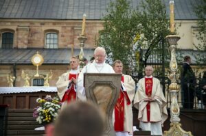 Biskup Kazimierz Ryczan oczami fotoreporterów (11 października 2014 r.) / Radio Kielce