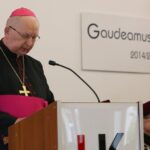 Biskup Kazimierz Ryczan oczami fotoreporterów (11 października 2014 r.) / Radio Kielce