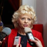 22.10.2014 Wręczenie Anioła Dobroczynności 2014 - Elżbieta Sobecka - kierownik Środowiskowego Domu Samopomocy w Starachowicach / Stanisław Blinstrub / Radio Kielce