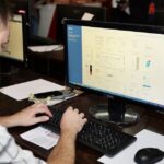 20.10.2014 Budżet obywatelski w Kielcach - otwarto urny i rozpoczęto liczenia głosów / Stanisław Blinstrub / Radio Kielce