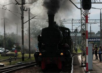 W miniony weekend w Skansenie Taboru Kolejowego w Chabówce odbyła się 10., jubileuszowa „Parowozjada”. Na tory wyjechały nie tylko napędzane parą lokomotywy, ale również zabytkowe wagony. Podczas dwudniowej imprezy można było podziwiać nie tylko parowozy, ale również wybrać się w podróż pociągiem retro. Tras było kilka, między innymi z Chabówki do Zakopanego / Robert Felczak / Radio Kielce