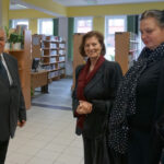 Nadanie bibliotece miejskiej w Ożarowie imienia Witolda Gombrowicza / Teresa Czajkowska / Radio Kielce