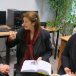 Nadanie bibliotece miejskiej w Ożarowie imienia Witolda Gombrowicza / Teresa Czajkowska / Radio Kielce