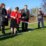 Murawa ze Stadionu Narodowego trafiła na boisko w Sarnówku / Teresa Czajkowska / Radio Kielce