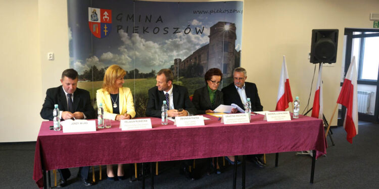 15.10.2014 Piekoszów. Konferencja prasowa / Iwona Murawska / Radio Kielce