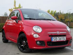 Fiat 500, ostatnio został stylistycznie nieco zmieniony / Robert Felczak / Radio Kielce