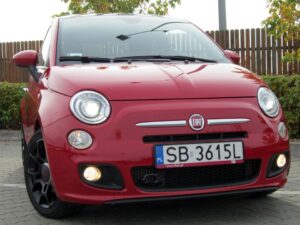 Fiat 500, ostatnio został stylistycznie nieco zmieniony / Robert Felczak / Radio Kielce