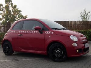 Fiat 500, ostatnio został stylistycznie nieco zmieniony / Robert Felczak / Radio Kielce