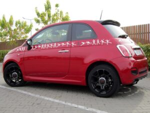 Fiat 500, ostatnio został stylistycznie nieco zmieniony / Robert Felczak / Radio Kielce