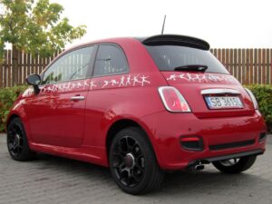 Fiat 500, ostatnio został stylistycznie nieco zmieniony / Robert Felczak / Radio Kielce