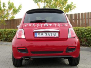 Fiat 500, ostatnio został stylistycznie nieco zmieniony / Robert Felczak / Radio Kielce