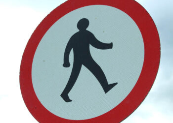 Zakaz ruchu dla pieszych / RoganJosh / morgueFile free photo