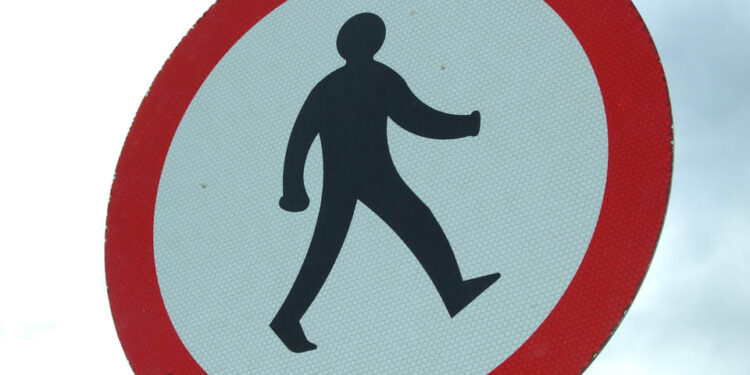Zakaz ruchu dla pieszych / RoganJosh / morgueFile free photo