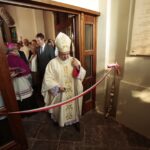 Uroczystości odsłonięcia odbudowanej wieży na Świętym Krzyżu / Włodzimierz Batóg / Radio Kielce