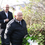 20.10.2014 Pawłów. Jarosław Kaczyński gościł w sadzie Waldemara Hamery / Stanisław Blinstrub / Radio Kielce