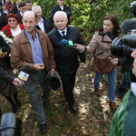 20.10.2014 Pawłów. Jarosław Kaczyński gościł w sadzie Waldemara Hamery / Stanisław Blinstrub / Radio Kielce