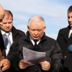 20.10.2014 Pawłów. Jarosław Kaczyński gościł w sadzie Waldemara Hamery / Stanisław Blinstrub / Radio Kielce