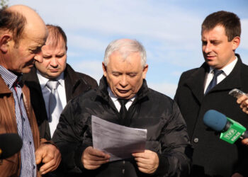 20.10.2014 Pawłów. Jarosław Kaczyński gościł w sadzie Waldemara Hamery / Stanisław Blinstrub / Radio Kielce