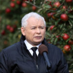 20.10.2014 Pawłów. Jarosław Kaczyński gościł w sadzie Waldemara Hamery / Stanisław Blinstrub / Radio Kielce