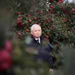 20.10.2014 Pawłów. Jarosław Kaczyński gościł w sadzie Waldemara Hamery / Stanisław Blinstrub / Radio Kielce