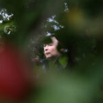 20.10.2014 Pawłów. Jarosław Kaczyński gościł w sadzie Waldemara Hamery / Stanisław Blinstrub / Radio Kielce