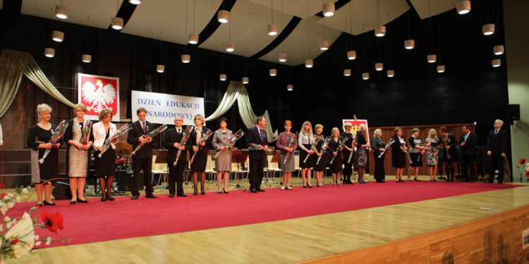 W sali koncertowej Państwowej Szkoły Muzycznej w Kielcach odbyły się miejskie uroczystości Dnia Edukacji Narodowej / Wojciech Habdas / Radio Kielce
