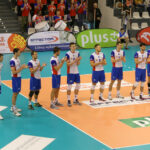 Mecz 5. kolejki PlusLigi Effector Kielce - AZS Częstochowa. Kielecki zespół podczas prezentacji / Kamil Król / Radio Kielce