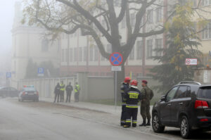 Alarm bombowy w budynku Izby Celnej przy ulicy Wesołej w Kielcach / Kamil Król / Radio Kielce