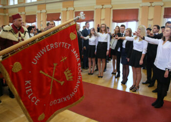 Inauguracja roku akademickiego na Uniwersytecie Jana Kochanowskiego. Ślubowanie studentów pierwszego roku / Kamil Król / Radio Kielce