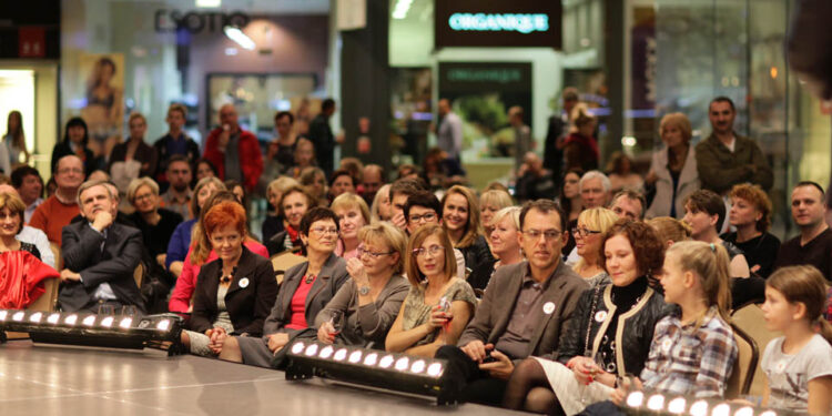 27.10.2013 Wieczór Modnych Filantropów. / Wojciech Habdas / Radio Kielce