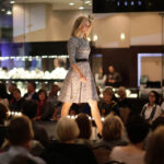 27.10.2013 Wieczór Modnych Filantropów. Pokaz marki Hexeline - Magdalena Lipińska, fizjoterapeutka.  / Wojciech Habdas / Radio Kielce