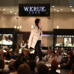 27.10.2013 Wieczór Modnych Filantropów. Pokaz marki Hexeline - Anna Skuratowicz, bizneswoman. / Wojciech Habdas / Radio Kielce