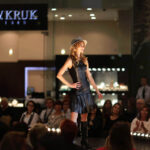 27.10.2013 Wieczór Modnych Filantropów. Pokaz marki Hexeline - Monika Bysiak, bizneswoman. / Wojciech Habdas / Radio Kielce