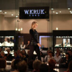 27.10.2013 Wieczór Modnych Filantropów. Pokaz marki Hexeline - Magdalena Wilczyńska, prawnik.  / Wojciech Habdas / Radio Kielce