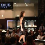 27.10.2013 Wieczór Modnych Filantropów. Pokaz marki Hexeline - Marzena Okła-Drewnowicz, posłanka PO. / Wojciech Habdas / Radio Kielce