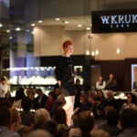 27.10.2013 Wieczór Modnych Filantropów. Pokaz marki Hexeline - Dominika Krogulec, inżynier budowlany. / Wojciech Habdas / Radio Kielce