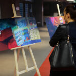 Wernisaż wystawy prac Jaśminy Parkity – ilustratorki, malarki, graficzki i projektantki mody pochodzącej z Kielc. / Wojciech Habdas / Radio Kielce