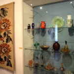 09.10.2014 Muzeum Narodowe w Kielcach. Wystawa Sztuki Współczesnej. Porcelana z Ćmielowa / Wojciech Habdas / Radio Kielce