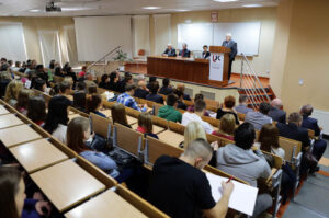 28.10.2014 Kielce. Leszek Miller spotkał się ze studentami UJK. / Wojciech Habdas / Radio Kielce