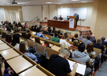 28.10.2014 Kielce. Leszek Miller spotkał się ze studentami UJK. / Wojciech Habdas / Radio Kielce