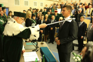 Inauguracja roku akademickiego na Politechnice Świętokrzyskiej. Pasowanie na studenta. / Wojciech Habdas / Radio Kielce