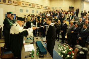 Inauguracja roku akademickiego na Politechnice Świętokrzyskiej. Pasowanie na studenta. / Wojciech Habdas / Radio Kielce