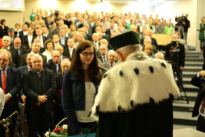 Inauguracja roku akademickiego na Politechnice Świętokrzyskiej. Pasowanie na studenta. / Wojciech Habdas / Radio Kielce