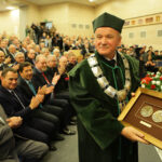 Inauguracja roku akademickiego na Politechnice Świętokrzyskiej. Wręczenie pamiątkowych medali Politechniki Świętokrzyskiej. / Wojciech Habdas / Radio Kielce