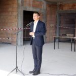 09.10.2014 Uroczystość postawienie wiechy na Hali sportowej UJK / Stanisław Blinstrub / Radio Kielce